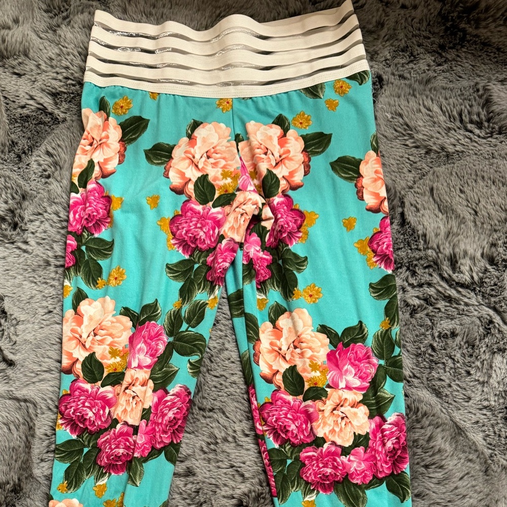 Cute Booty Lounge size medium never worn